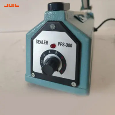 Máquina automática de llenado y sellado de formularios